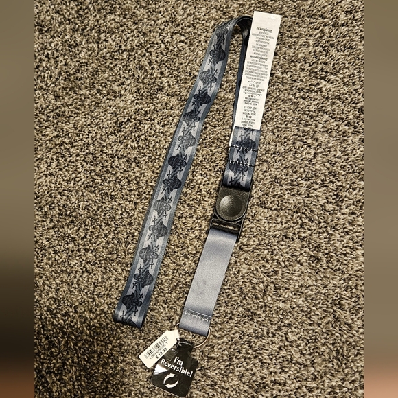 NWT Disney Parks Reversible Pin Lanyard Pirates of Caribbean - Picture 3 of 6